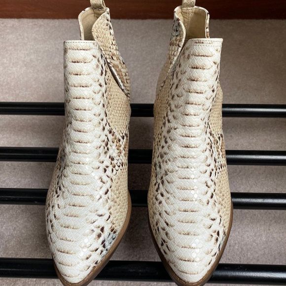 CL By Laundry Women Snake Print Cecily  Boots  - NEW NWOB - Picture 1 of 9